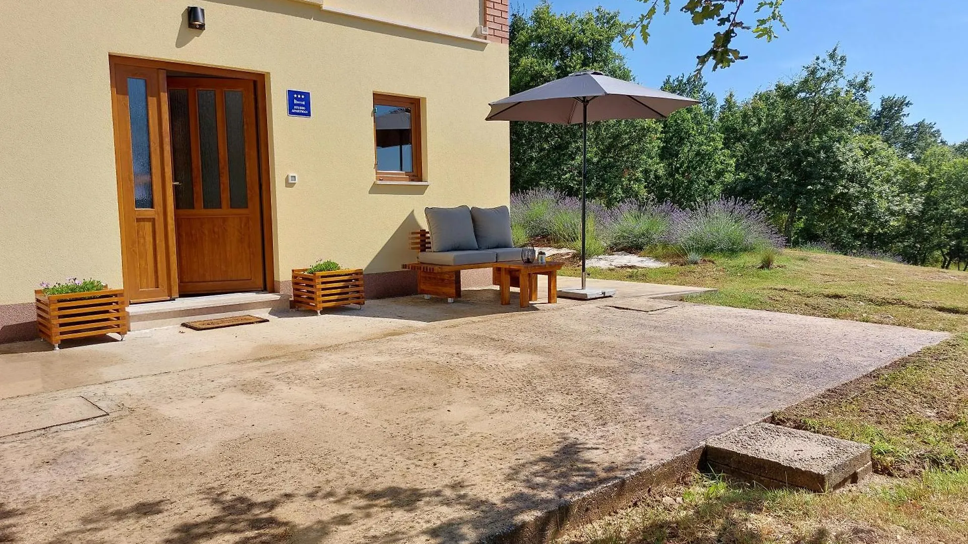 Studio Apartman Nika Višnjan 0*,  Croacia